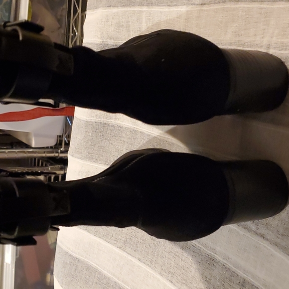 Beautiful suede waterproof booties with double zipper and leather strap detail - Picture 9 of 10